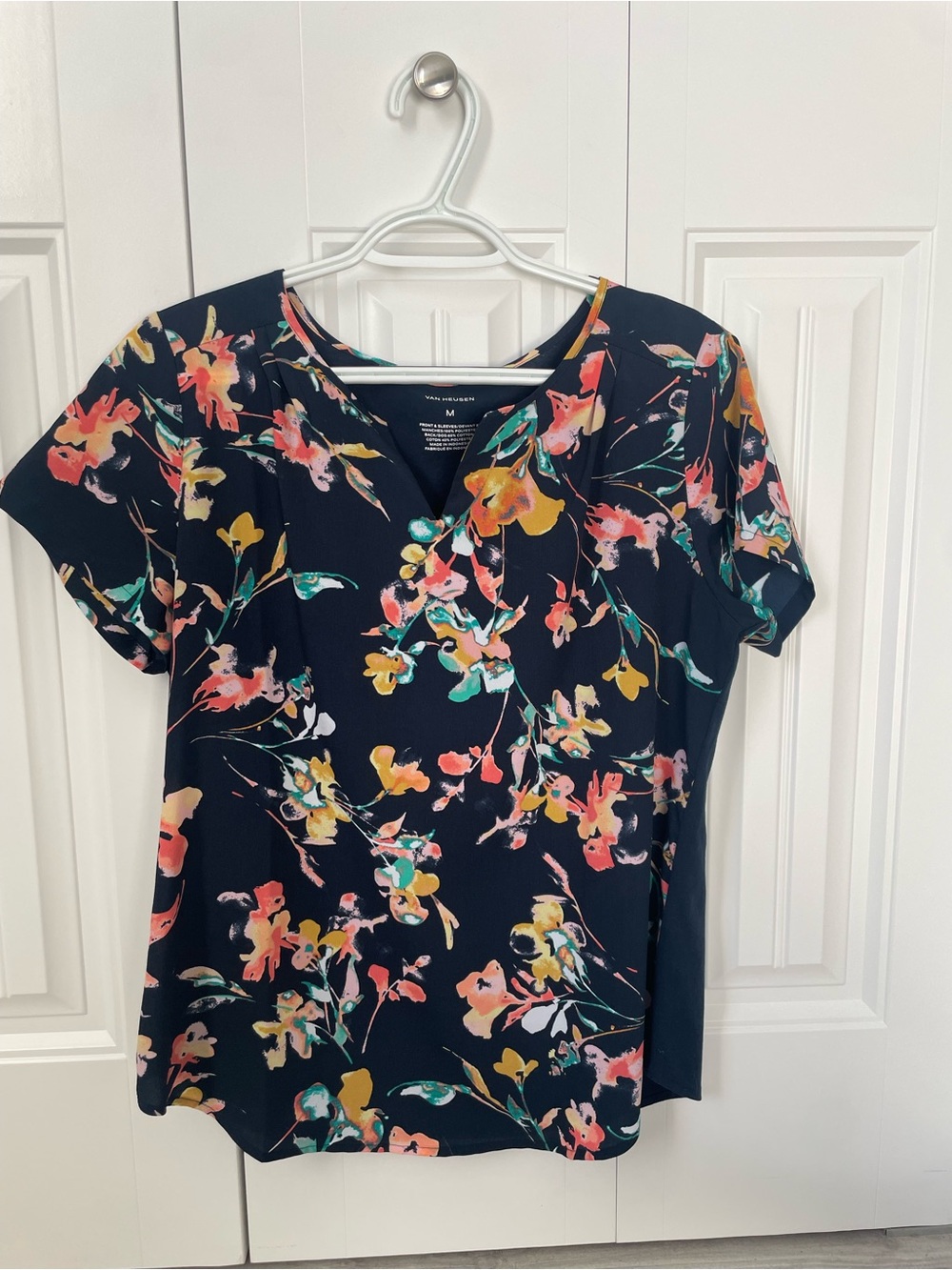 Van Heusen Floral V-Neck Short Sleeve Tee in Navy